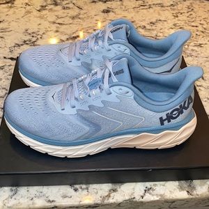 Hoka One One Arahi 5 Size 9 (B)
